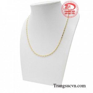 Với chiếc dây chuyền này các quý cô có thể kết hợp cùng nhiều phong cách thời trang