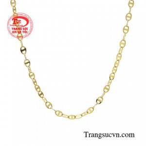 Chiếc dây chuyền nhỏ xinh sẽ không làm bạn bị lu mờ mà còn tôn lên nét đẹp và thể hiện được phong cách thời trang. 