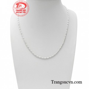 Dây chuyền sang trọng nữ tính sẽ đem lại vẻ đẹp xinh xắn và đầy tinh tế cho phái đẹp