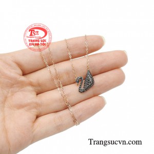 Dây chuyền thiên nga đen huyền bí là biểu tượng xinh xắn, đáng yêu dành tặng cho người con gái mình yêu