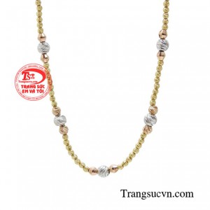 Chiếc dây chuyền sẽ là bí quyết giúp bạn trở nên xinh đẹp nổi bật và tỏa sáng.