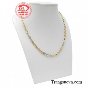 Nếu bạn biết cách kết hợp món trang sức hợp hoàn cảnh thì chúng sẽ giúp bạn tạo được phong cách riêng và trở nên thu hút, ấn tượng hơn