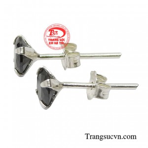 Đôi bông tai giúp bạn khẳng định bản thân, dễ dàng tạo phong cách.