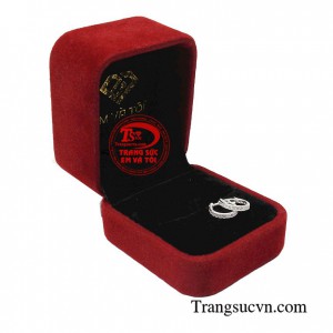 Hoa tai bạc trẻ em