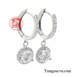 Khi sở hữu đôi bông tai phù hợp với khuôn mặt chắc chắc sẽ tôn vinh nét đẹp trên khôn mặt bạn, giúp khuôn mặt được sáng hơn