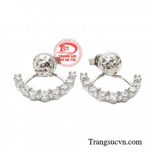 Hoa tai đẹp thời thượng mang đến vẻ đẹp sang trọng, hiện đại cho người đeo