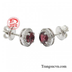 Những người thuộc mệnh Hỏa khi đeo trang sức bằng đá Garnet sẽ giúp cho công việc luôn gặt hái được nhiều thành công, gặp nhiều may mắn và các mối quan hệ được tiến triển tốt đẹp.