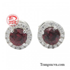 Hoa tai garnet thời thượng với thiết kế hiện đại trẻ trung. 