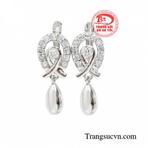 Hoa tai nhẹ nhàng dành cho các cô nàng thích phong cách dịu dàng, thanh lịch