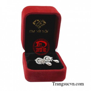 Mỗi món đồ trang sức sẽ tô điểm cho bạn đẹp hơn và phong cách hơn