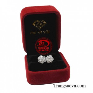 Bông tai không chỉ đơn giản là phụ kiện làm đẹp mà còn là một cách che đi những khuyết điểm trên gương mặt chị em phụ nữ, làm gương mặt chị em thêm xinh đẹp, hài hòa,cân đối hơn