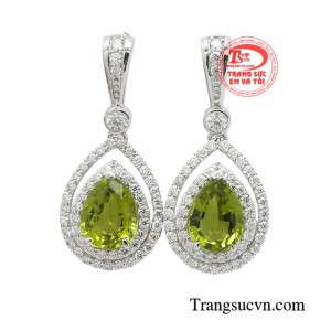 Hoa tai peridot kiêu sa thuộc là sản phẩm rất được ưa chuộng trong giới trang sức