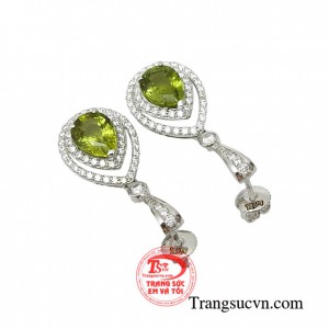 Đá peridot thiên nhiên mang đến may mắn  với những người làm nghệ thuật sẽ có sức sáng tạo và đem đến những điều tuyệt vời để tạo ra tác phẩm tốt