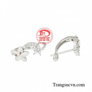 Hoa tai tuy là món đồ trang sức nhỏ nhưng lại có vai trò quan trọng trong việc tôn vinh vẻ đẹp gương mặt, khẳng định phong cách thẩm mỹ và âm thầm tạo nét quyến rũ cho người dùng