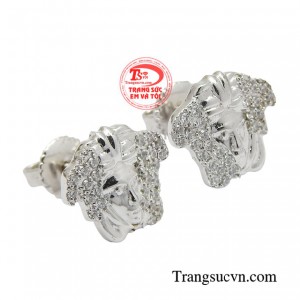 Các chị em hoàn toàn có thể kết hợp cùng nhiều bộ trang phục khác nhau. 