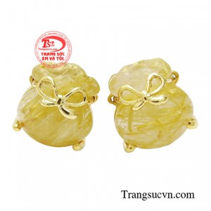 Hoa tai túi tiền thạch anh mang đến sự giàu có và thịnh vượng cho người sở hữu. 