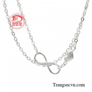 Trông bạn sẽ thật ấn tượng và chuyên nghiệp hơn khi đi làm hoặc dạo phố với bạn bè.