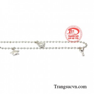 Lắc chân chìa khóa tình yêu là món quà thể hiện tình yêu sâu sắc của con trai