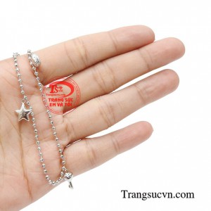 Lắc chân chìa khóa tình yêu