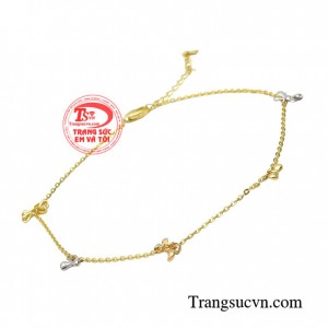 Sản phẩm điểm xuyến họa tiết xinh xắn giúp đôi chân của các cô nàng thêm nổi bật và nữ tính