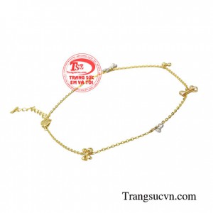 Lắc chân dễ thương toát lên được vẻ ngọt ngào, dịu dàng của một người con gái hiện đại