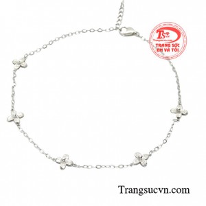 Lắc chân hoa dễ thương được coi là phụ kiện trang sức yêu thích của chị em phụ nữ