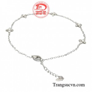 Lắc chân hoa dễ thương