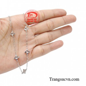 Lắc chân hoa dễ thương