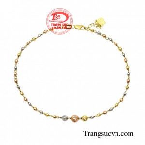 Lắc chân là sản phẩm không thể bỏ qua đối với con gái để tô điểm cho đôi chân xinh của mình