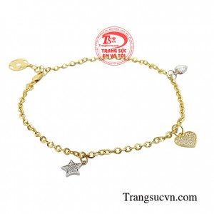 Lắc chân trái tim xinh xắn hợp với nhiều đôi giày cao gót và những đôi dép xỏ ngón khi đi chơi