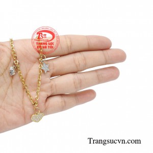 Lắc chân trái tim xinh xắn là phụ kiện yêu thích của các bạn nữ thích phong cách trẻ trung, hiện đại