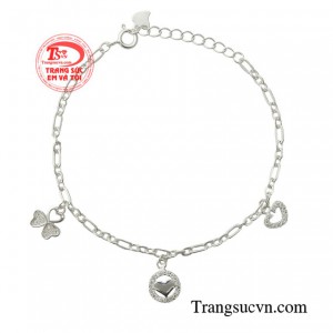 Sản phẩm là món phụ kiện dành riêng cho phái đẹp nâng tầm bản thân.