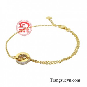 Lắc tay là món đồ trang sức nhỏ nhưng lại tô điểm cho đôi bàn tay thanh thoát tạo điểm nhấn giúp tạo cá tính thời trang riêng cho phái đẹp