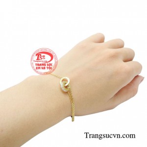 Lắc tay duyên dáng dành cho các bạn nữ yêu thích sự nhẹ nhàng, trẻ trung, năng động theo phong cách Hàn Quốc