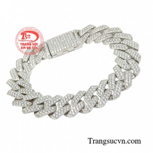 Kiểu lắc tay này dành cho những bạn thích phong cách thể thao và trẻ trung có thể đeo hàng ngày hoặc đi chơi với bạn bè