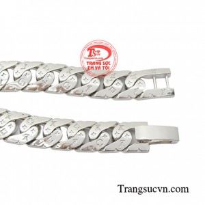 Lắc tay nam thành công