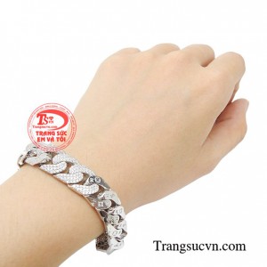 Lắc tay nam thành công