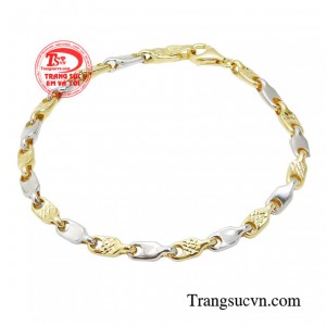 Lắc tay nam tính thời trang thông qua món đồ mà thể hiện được sự lịch lãm, tính cá nhân trong những trang phục họ diện.