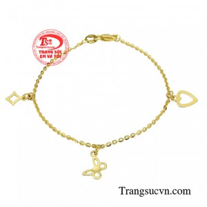 Lắc tay nữ vàng yêu thương là một món trang sức cơ bản pha chút lãng mạn ngọt ngào.