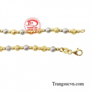 Lắc tay thanh lịch là phụ kiện trang sức được chị em phụ nữ yêu thích bởi sự sang trọng mà tinh tế của sản phẩm