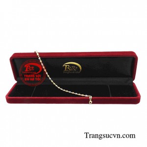 Lắc tay thanh lịch thích hợp cho các cô nàng đi chơi, đi làm hay đi tiệc và là món quà ý nghĩa