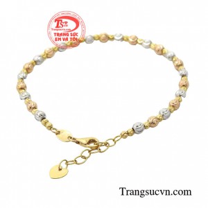 Món trang sức chắc chắn sẽ là trợ thủ đắc lực giúp chị em tỏa sáng tự tin