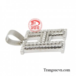 Chiếc mặt dây mang vẻ đẹp sang trọng, đẳng cấp dành riêng cho phái mạnh