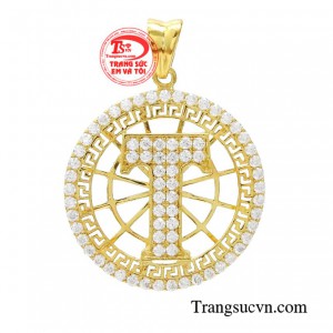 Mặt dây kiều diễm kiêu sa mang nét đẹp duyên dáng, thanh lịch của người phụ nữ hiện đại. 