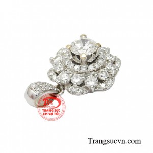 Mặt dây chuyền nữ vàng quý phái dễ kết hợp cùng nhiều kiểu dây chuyền vàng