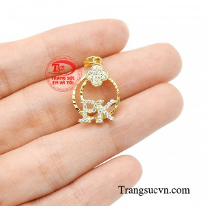 Vì thế, chiếc mặt dây sẽ là món đồ đắc lực giúp bạn thật sự xinh đẹp và khí chất.