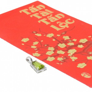 Mặt dây vàng gắn đá tự nhiên, chất lượng vàng đảm bảo đeo bền đẹp sáng bóng