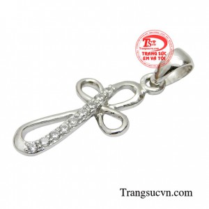 Chẳng những vậy chiếc thánh giá còn đem đến điều bình an trong cuộc sống, hướng con người tới sự tốt đẹp và luôn làm theo lẽ phải như lời chúa răn