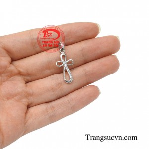 Mặt dây thánh giá an lành với thiết kế và kiểu dáng đổi mới liên tục