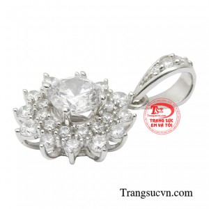  Với món phụ kiện này, các nàng có thể khoe vẻ sang trọng của mình